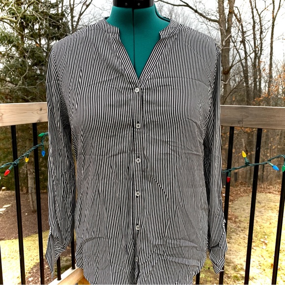 2for$30 NWOT Black & White Striped Button Shirt Blouse Size 12 - Picture 2 of 8